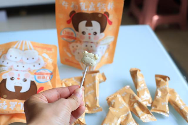 小孩爱吃的各种糖果零食，这6款零食多囤些