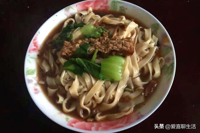 手擀面怎么做劲道滑溜，面条爽滑劲道不粘连