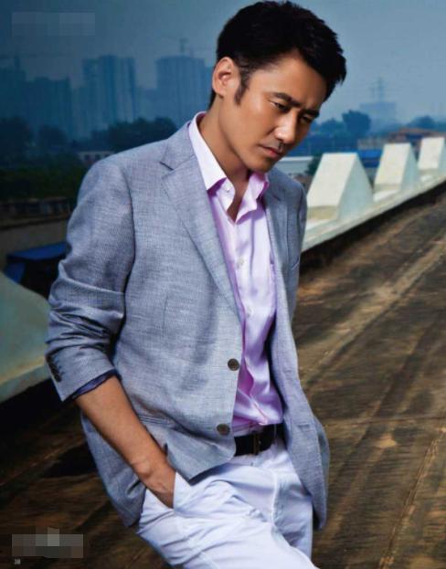 演员吴秀波近况是怎样的，50岁吴秀波近照瘦了不少