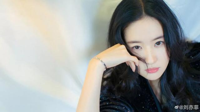 刘亦菲侧颜为什么好看，刘亦菲不是基因彩票