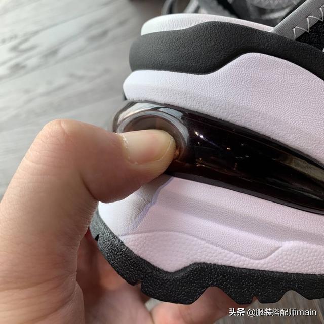 最好穿的粗跟凉鞋推荐，这4双大牌老爹凉鞋看着平平无奇