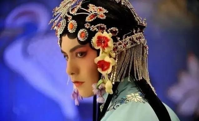 男星女装造型有多美，王一博《街舞5》穿女装