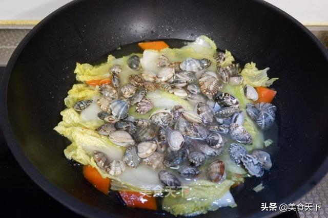 花蛤怎么炒又嫩又香，10分钟上桌鲜美滑嫩