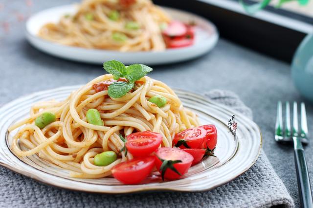 意面怎么做好吃，简单又好吃的意面你学会了吗（比西餐厅的还好吃）