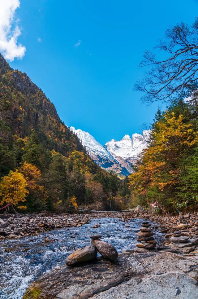 香格里拉地理位置介绍，香格里拉 美景如画
