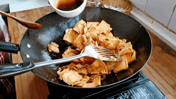 干锅千页豆腐的简单做法，大厨教你在家做干锅千叶豆腐