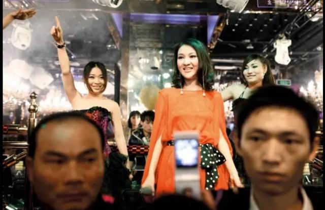 郭美美一家人现状，郭美美与其母亲