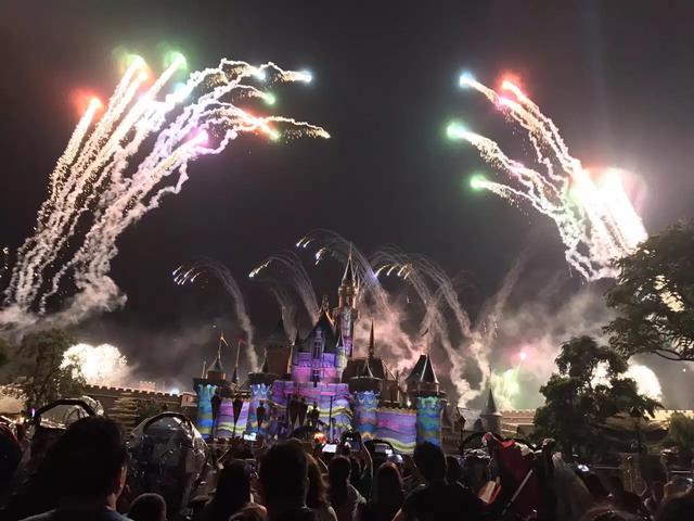 香港有迪士尼吗，香港迪士尼乐园介绍（香港迪士尼乐园19日重新开放）