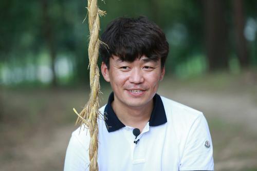 王宝强多少岁了，王宝强的真实来历（素颜出镜似普通路人）
