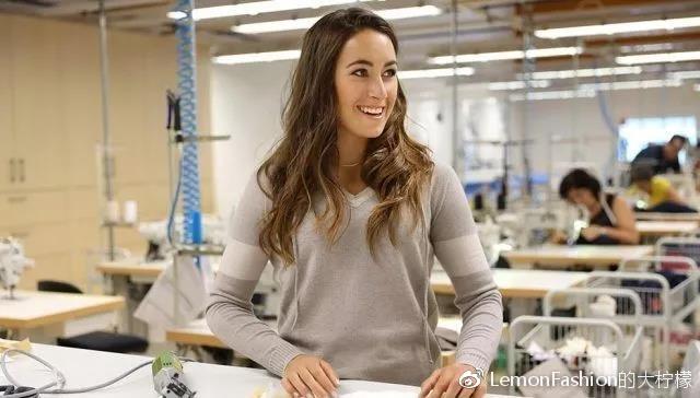 奈蔻羊绒外套，系出平门却妥妥