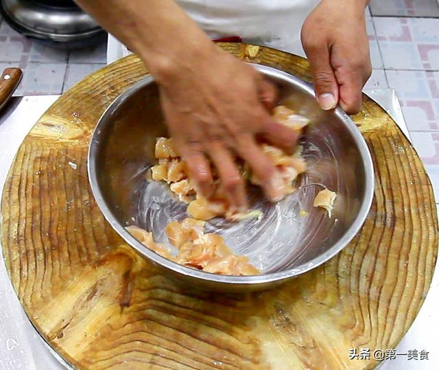 怎么炒鸡脯肉好吃又简单，跟着酒店大厨学炒鸡脯肉