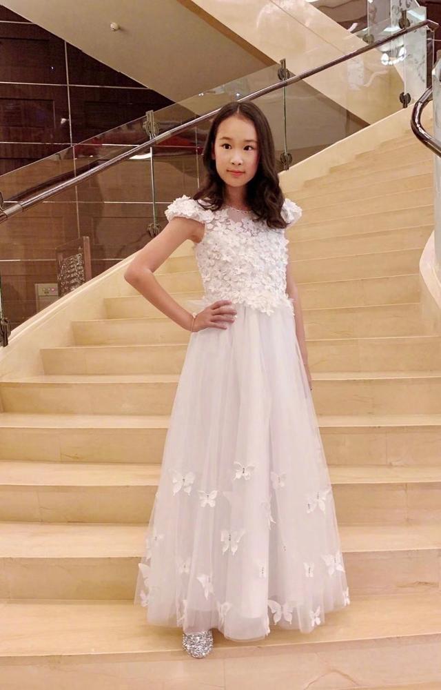 赵文卓大女儿近照曝光，赵文卓女儿玫瑰现在多大了