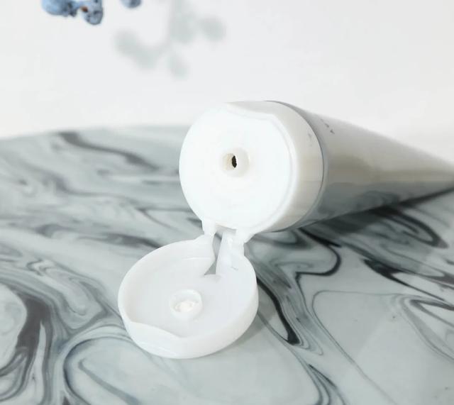 科颜氏白泥面膜的正确使用方法，科颜氏白泥清洁面膜的正确使用（告别油腻，黑头粉刺都给我退）