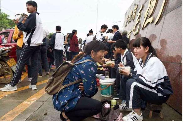 毛坦厂中学名符其实的魔鬼学校，“高考工厂”毛坦厂中学首在沪招生