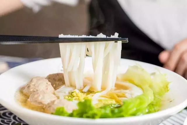 潮汕粿条汤怎么熬的，让人止不住流口水的潮汕小吃潮汕粿条汤