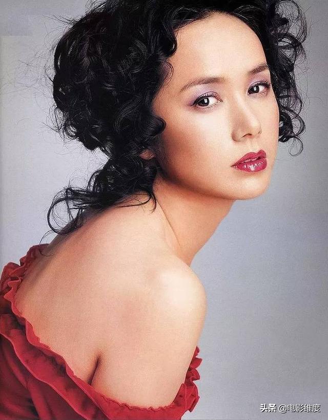 蒋雯丽年轻时的颜值，出道后惊艳了30年