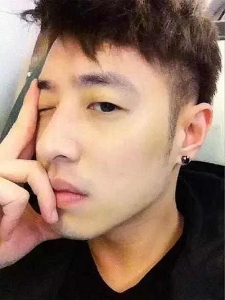 小脸型适合什么样的发型图片，看脸型选发型才是王道（量感小的脸型适合的发型）