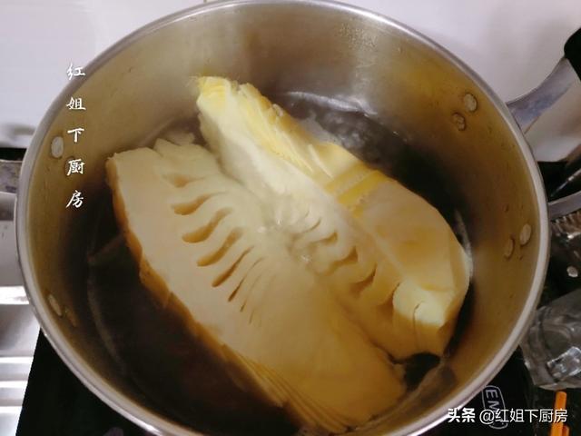 最美家常菜春笋炖腊肉，春季如果只能吃一道菜