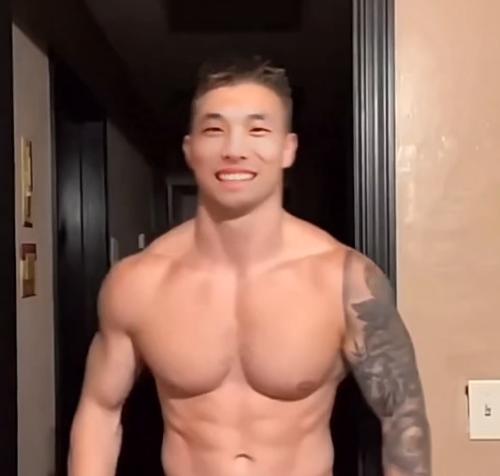 全网主播挑战肌肉金轮,旭旭宝宝对战诸葛大力 全网主播挑战肌肉金轮,旭旭宝宝对战诸葛大力