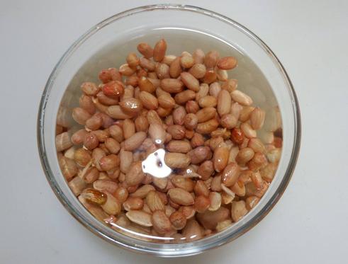 麻辣花生做法大全，拌面炸好裹上料粉