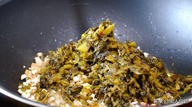 清明節，別忘記給家人吃春天時令美食，水中加點它，艾葉不發黃 熱愛美食 第8张