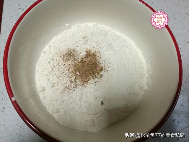 面油盐饼是怎么做让它软一点的，面粉加把菜叶子