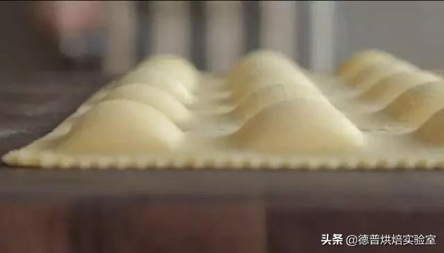 擀面杖如何制作，有时候擀面杖也能做出艺术甜品