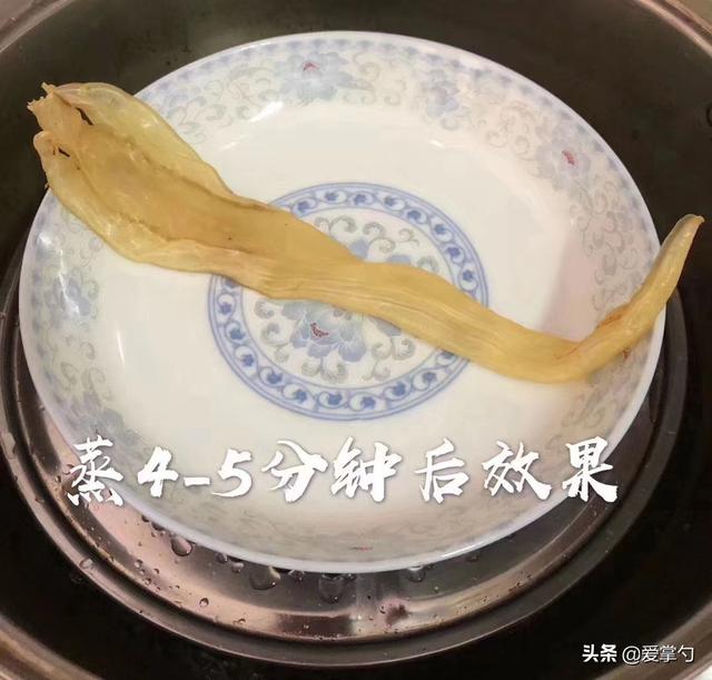  牛奶炖鱼胶放点什么好，家有鱼胶可以试试这样做