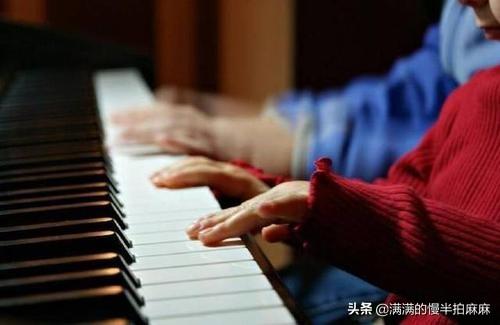 初学者钢琴指法，初学弹钢琴的基本指法（教大家怎么认识钢琴键盘）