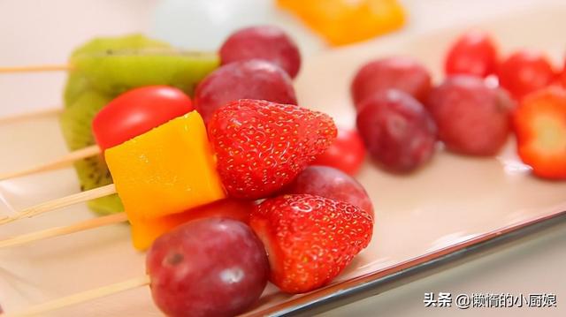 如何制作糖葫芦，怎么在家里制作好吃的糖葫芦（教你在家自制冰糖葫芦）