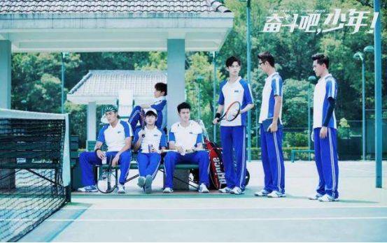 杨幂瞬间化身小迷妹，奋斗吧少年中出演宠弟狂魔