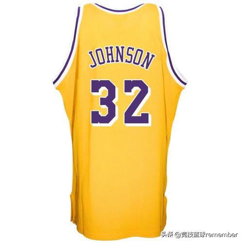 科比是先有24号球衣还是8号球衣，球衣背后的数字