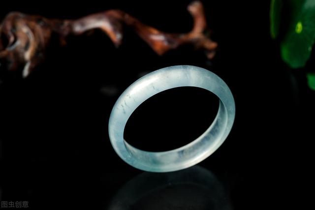 翡翠的种水八个等级哪个好，翡翠种水等级从高到低怎么区分