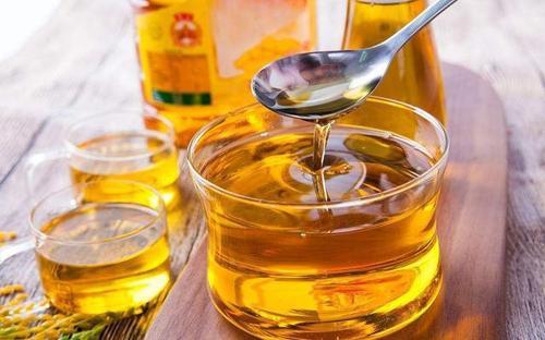 炒菜用什么油比较好，家庭炒菜哪种油比较好（7种食用油差别大）