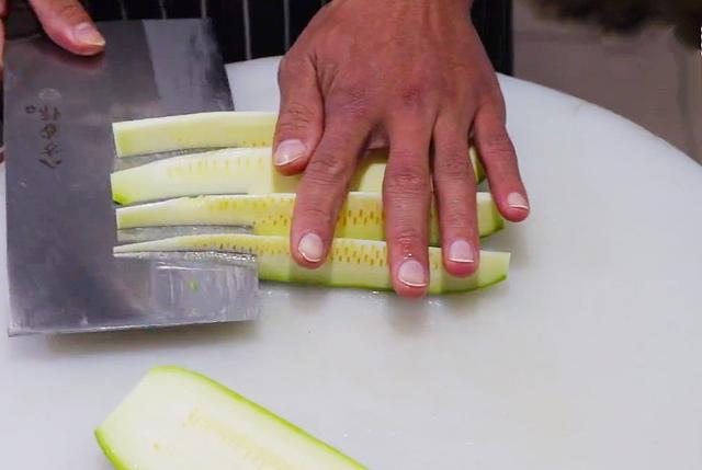 西葫芦怎样凉拌好吃窍门，凉拌西葫芦这样做特别爽口