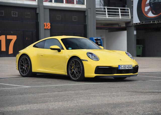 没有男人能拒绝这车的诱惑，全新保时捷911 Carrera 4S敞篷版