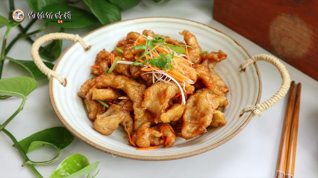 东北正宗锅包肉这个碗汁儿不能少，东北名菜锅包肉