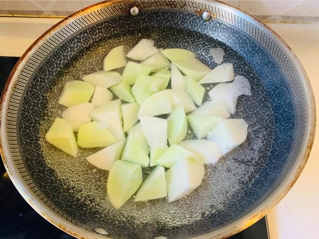 青萝卜的家常做法简单，青萝卜这样做最好吃