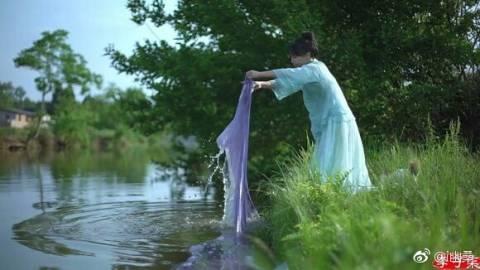 李子柒吃零食最火，有一种差别叫李子柒