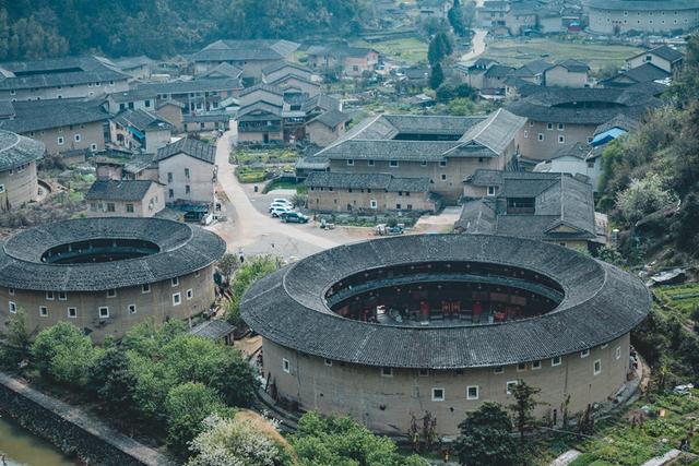 云水谣土楼和永定土楼哪个好，云水谣永定土楼哪个好玩（该去永定、南靖、还是华安）