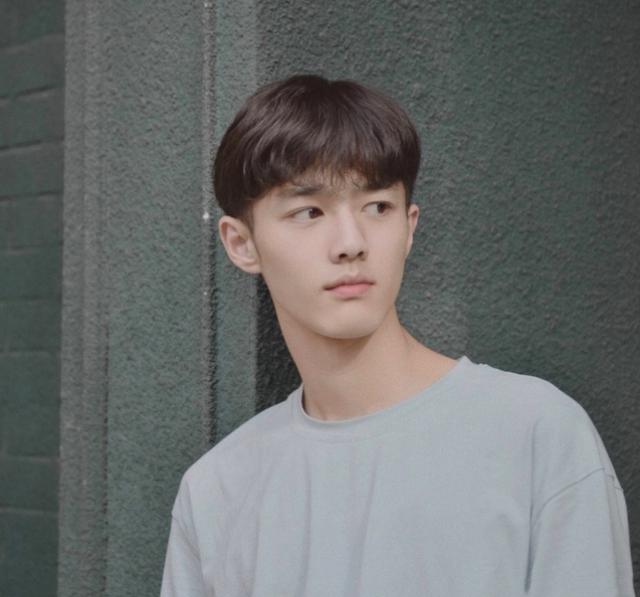 男生短刘海发型，短刘海发型男适合各种脸型