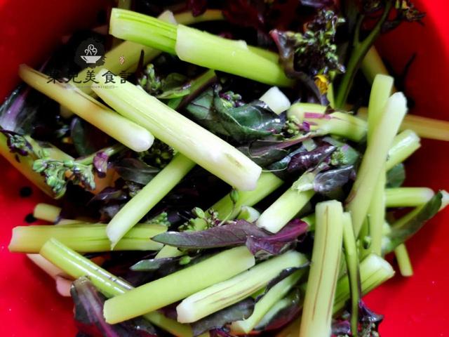 油菜苔怎么炒好吃，油菜苔如何炒好吃（快来尝下这个绿色蔬菜吧）