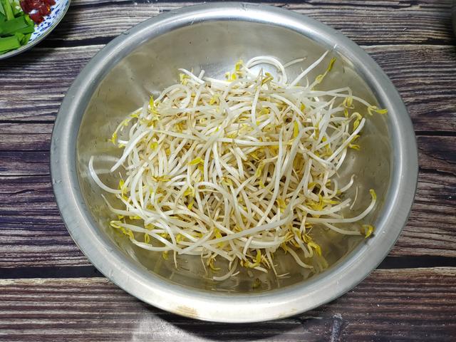 豆芽怎么炒好吃，豆芽怎么炒好吃有诀窍（什么时候放醋是关键）