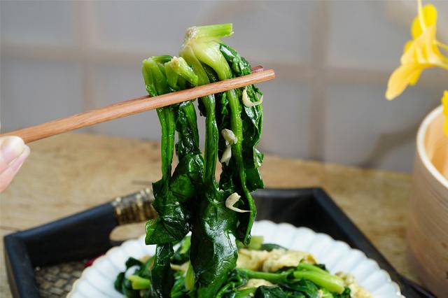 炒菠菜要焯水吗，炒菠菜时需要先焯水吗（只知道焯水还不够）