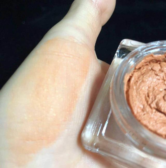 腮红膏哪个好用又持久不掉色，腮红膏它的优点是与肌肤更贴合