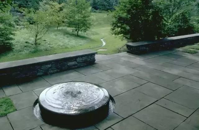 庭院水景观怎么设计，庭院中式元素—叠水