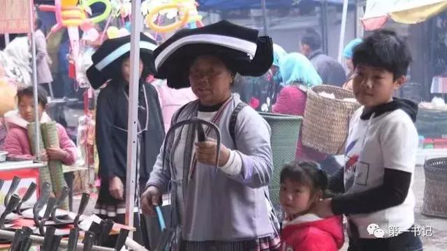 郭沫若天上的街市，关于郭沫若的天上的街市（七年级语文上册二十课《天上的街市》课文笔记）