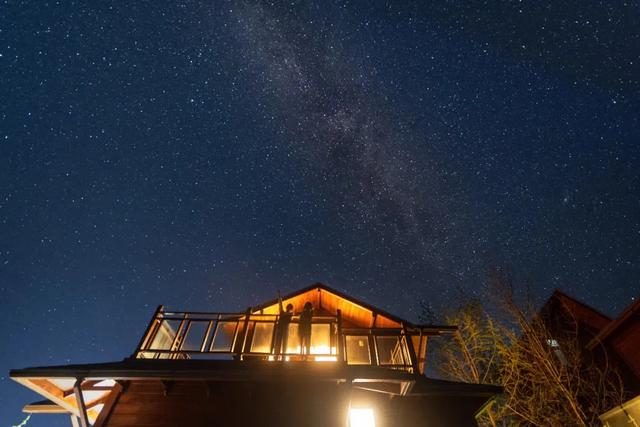 十一假期出游可畅玩银杏湖乐园，湖光山色风景迷人