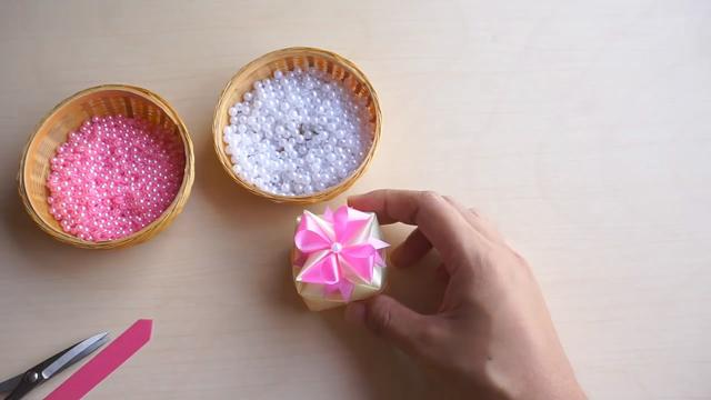 礼物包装丝带做法 礼物包装盒上面的拉花