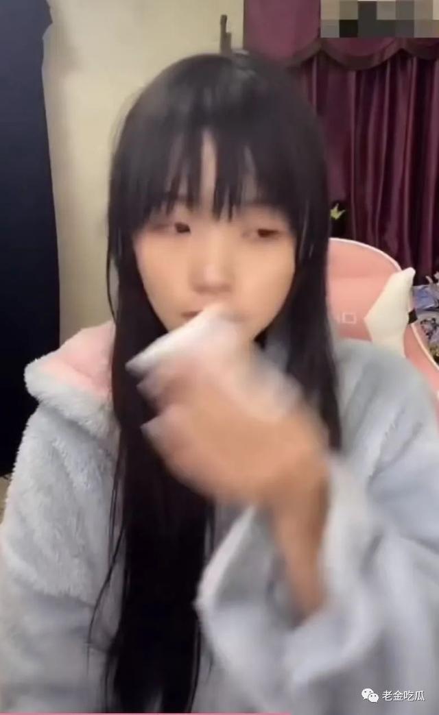 小慧君和沈辞亲吻，网红小慧君时隔两年终于道歉